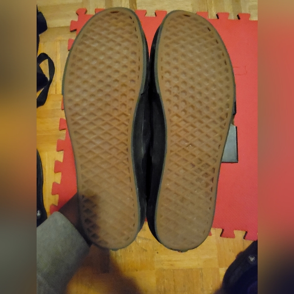 SOLD || Vans Unisex Classic Slip On Shoes - Picture 5 of 8